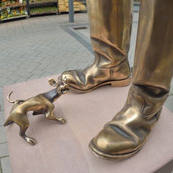 Hanauer Märchenpfad Skulptur Der Gestiefelte Kater